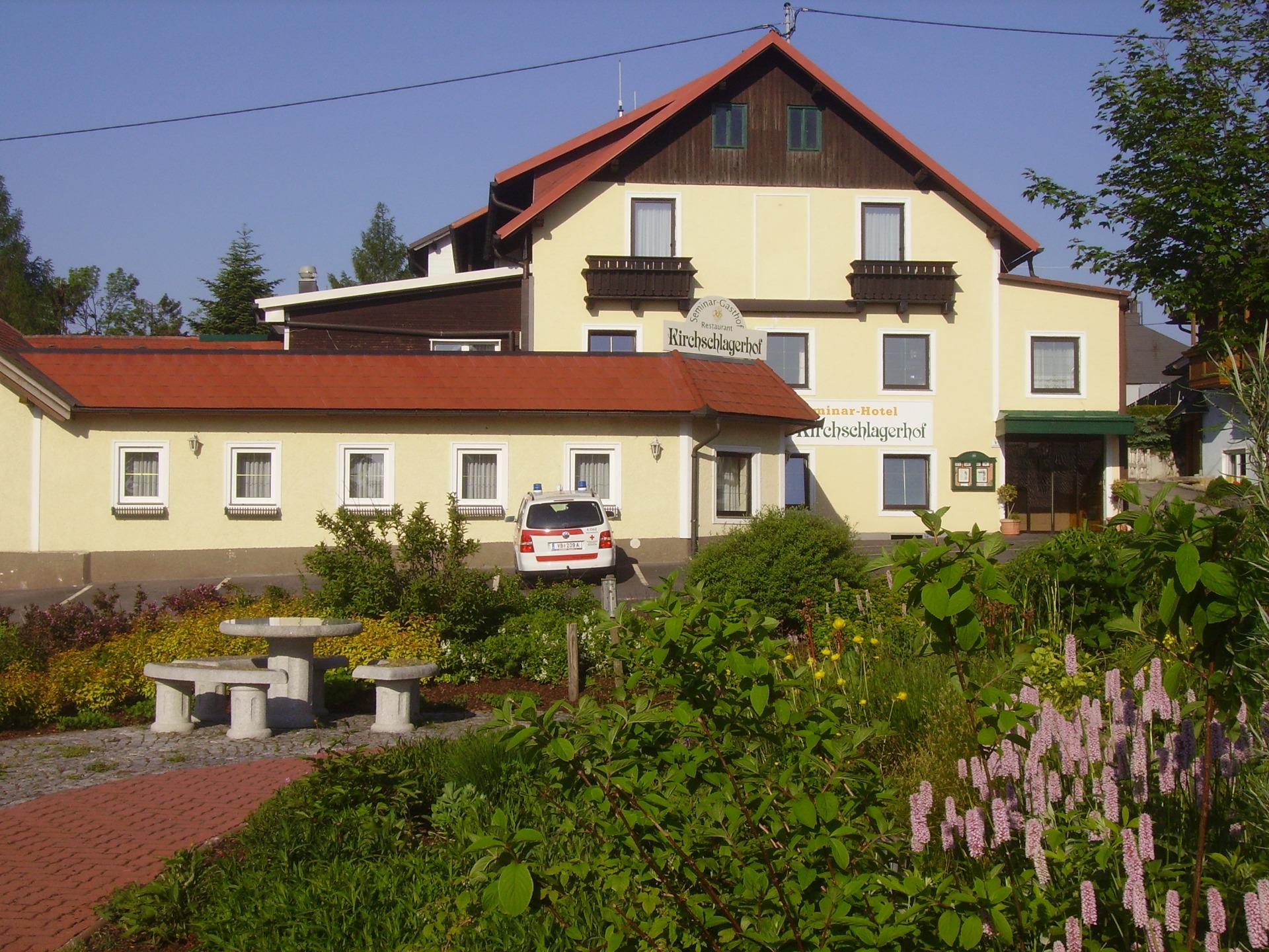 Kirchschlagerhof Apartment 1